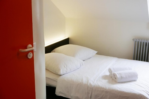 easyHotel Zürich City Centre image 11