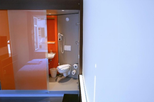 easyHotel Zürich City Centre image 18